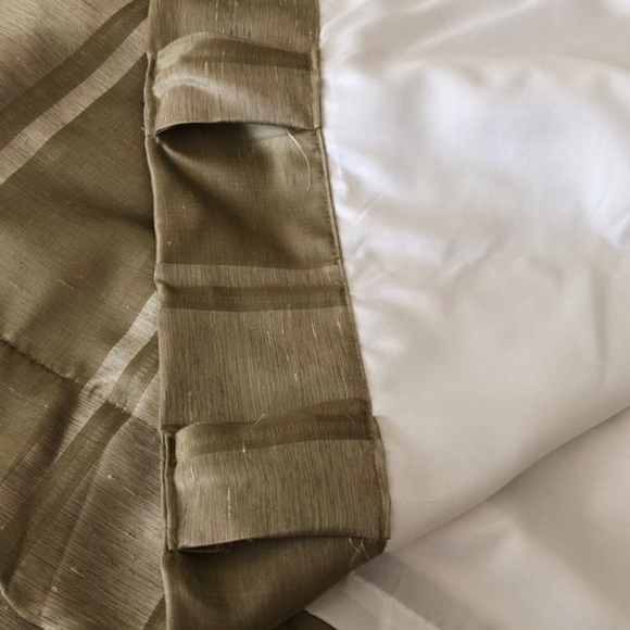 Set of 2 Olive green faux silk lined curtains - Picture 4 of 7